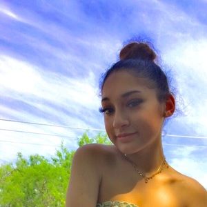 Meet your Posher, Crystal